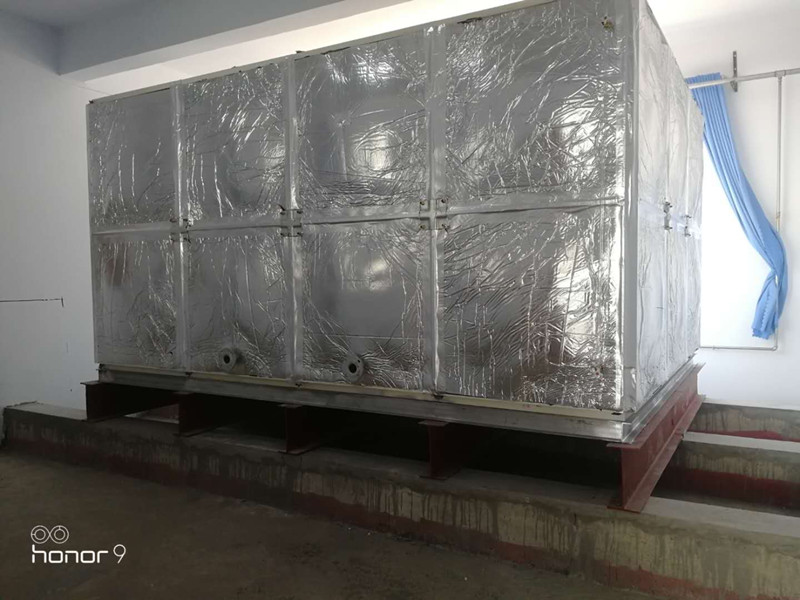無棣縣小泊頭學校24立方玻璃鋼橡塑保溫水箱