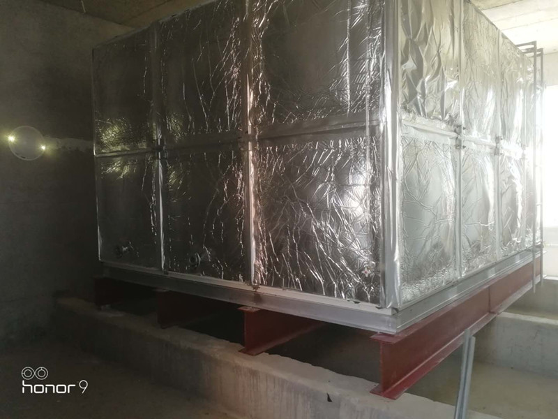無棣縣棣豐街中心小學24立方玻璃鋼橡塑保溫水箱
