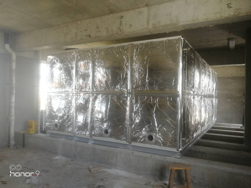 無棣縣水灣鎮中學42立方玻璃鋼橡塑保溫水箱