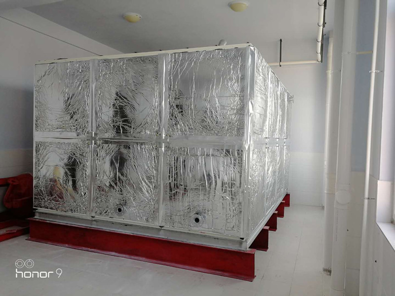 無棣縣水灣鎮小學24立方玻璃鋼橡塑保溫水箱